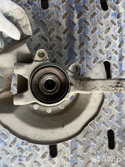 Поворотный кулак Kalina Granta