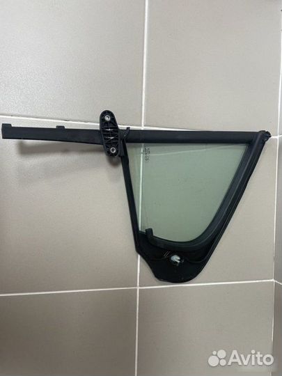 Форточка двери задняя правая Skoda Rapid 2