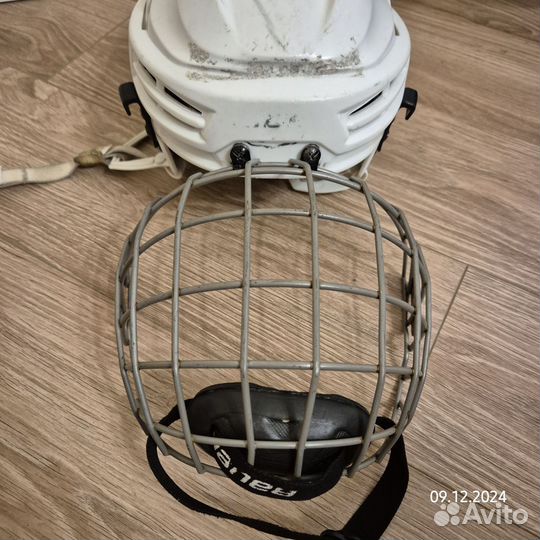 Хоккейный шлем