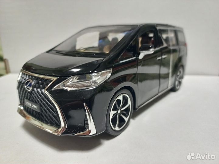 Моделька Lexus LM минивен