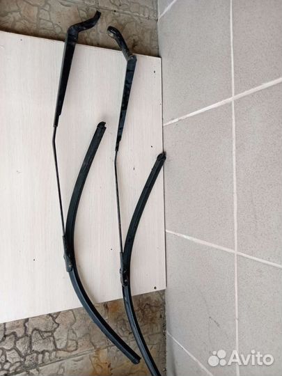 Поводок стеклоочистителя на пежо 407 2.0 комплект