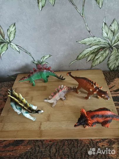 Динозавры игрушки