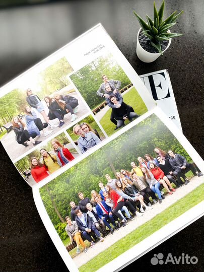 Выпускные альбомы и фотограф на выпускной