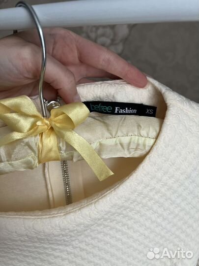 Платье молочное befree xs