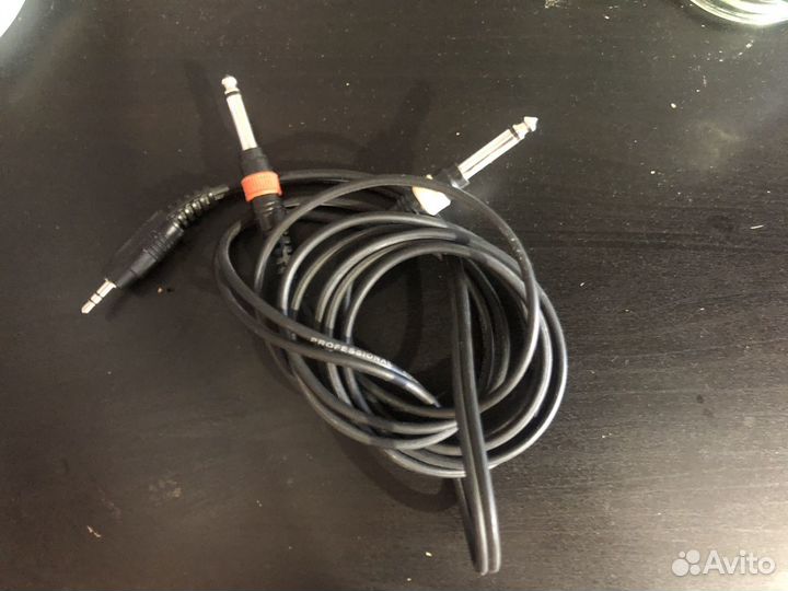 Кабель соединяющий krk rockit между собой и выход