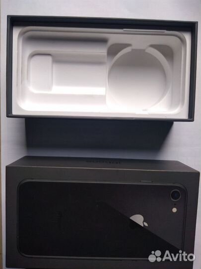 Коробка от iPhone 8