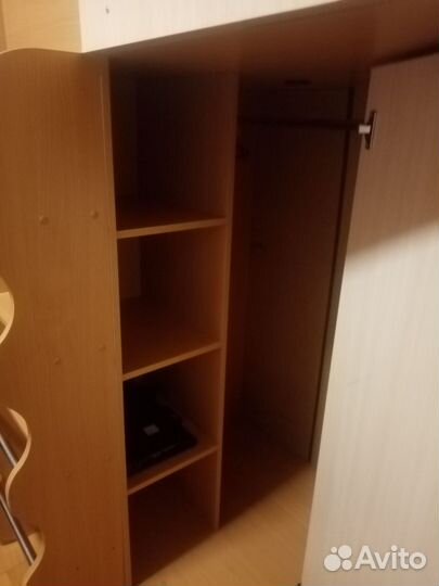 Детская кровать чердак со столом и шкафом