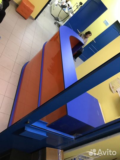 Глянцевая/матовая стойка. Индивидуальный дизайн и