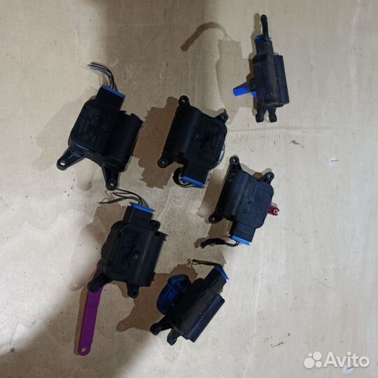 Заслонки отопителя Audi A4 2005г