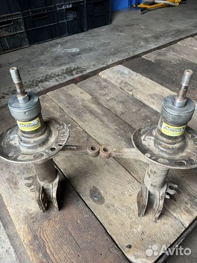 Амортизаторы на ваз Priora/2110 и тд. б/у