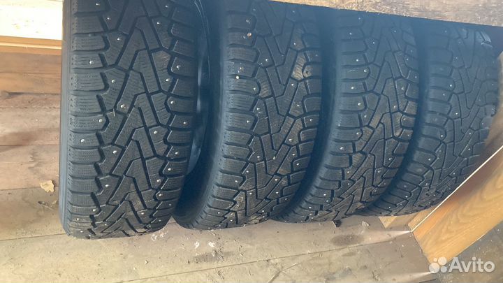 Pirelli Ice Zero 235/60 R17