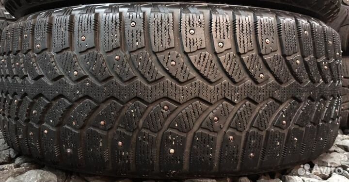 Bridgestone Blizzak Spike-01 205/55 R16