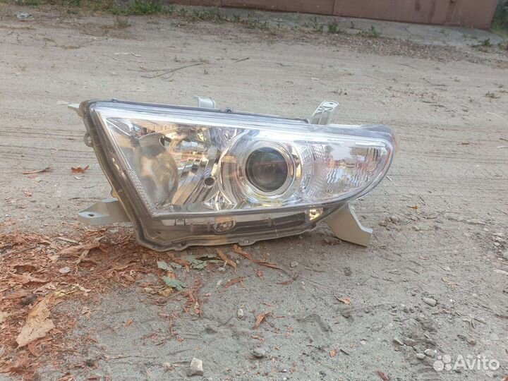 Фара левая Toyota highlander целая новая