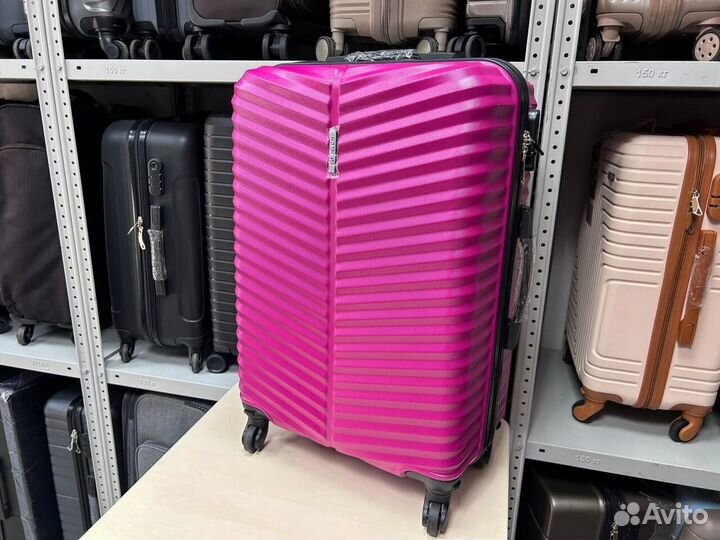 Чемодан зеленый