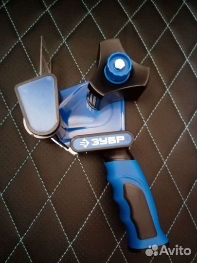 Диспенсер для скотча