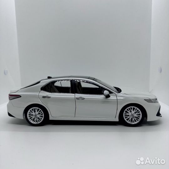 Toyota Camry 70 дилерская модель 1:18