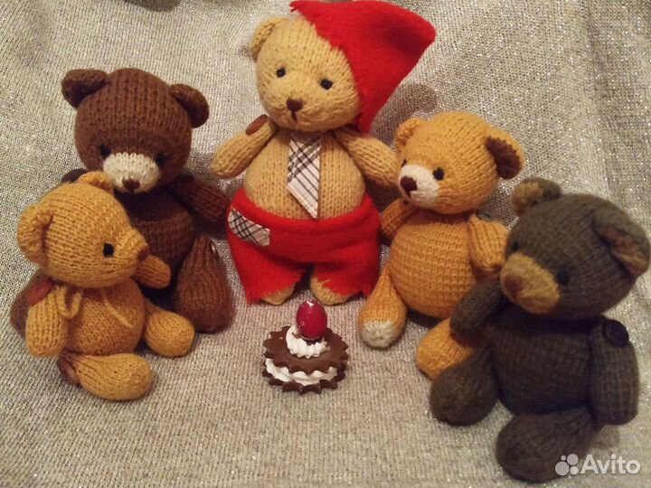 Мишки игрушки подарки связанные