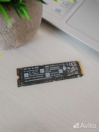 SSD накопитель М.2 256 гб Intel