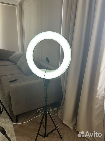 Кольцевая светодиодная лампа