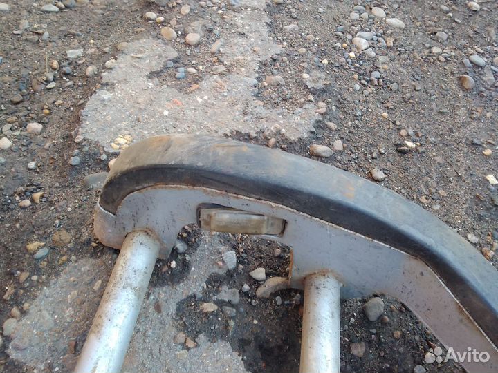 Крепление запасного колеса на Ниву