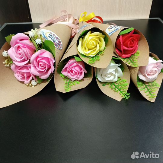 Букеты из мыльных роз в крафте