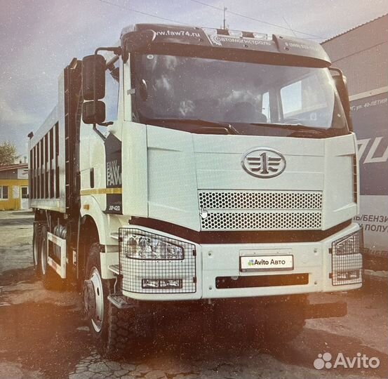 Водитель самосвала кат с