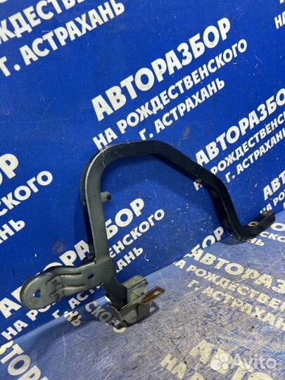 Петля крышки багажника Renault Logan 1 седан 2008