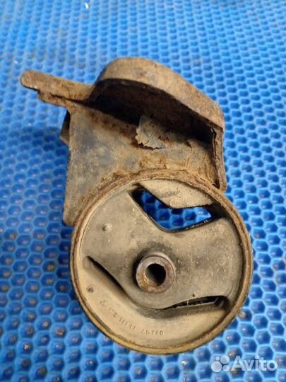 Подушка двигателя Nissan Ad QG18 2005