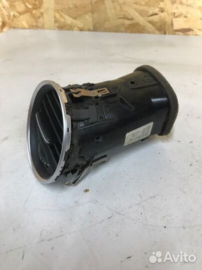 Дефлектор воздушный правый Mercedes-Benz C-Class