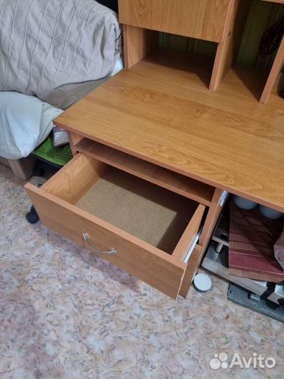 Компьютерный стол