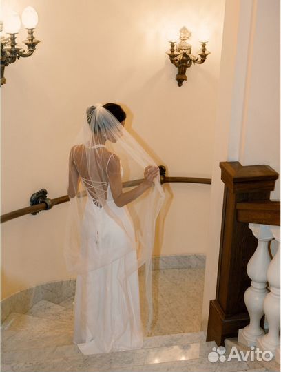 Вечернее белое платье Lichi с разрезом