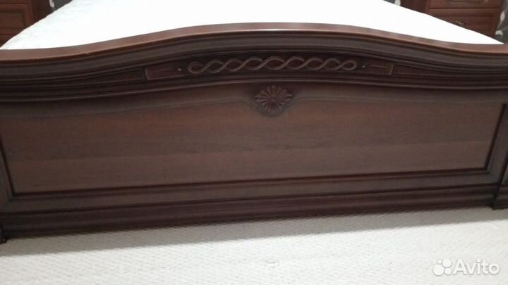 Кровать с матрасом, шкаф, комод, 2 тумбы