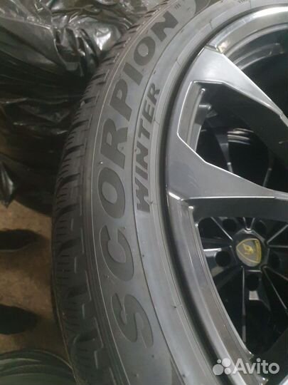 Pirelli Scorpion Winter 285/40 R22 и 325/35 R22 114W