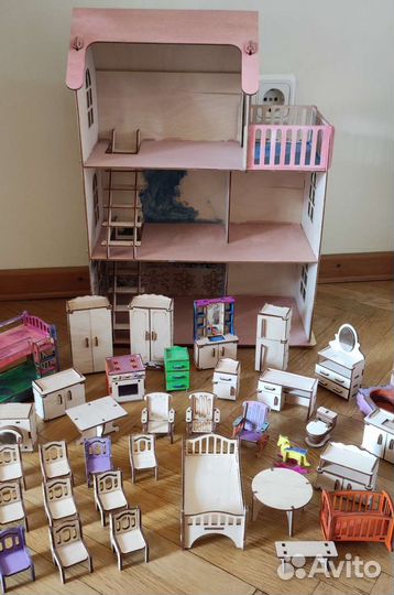 Кукольный домик с мебелью