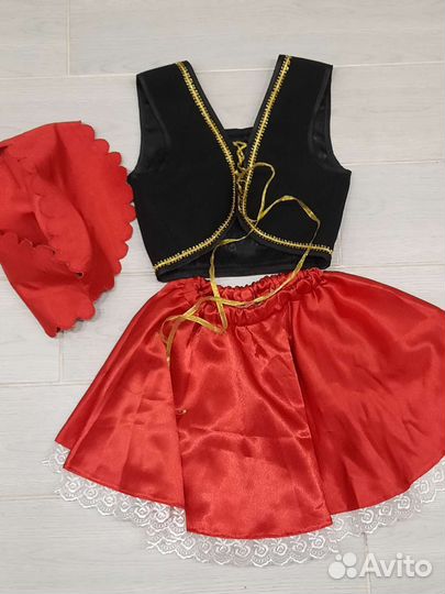 Костюм красной шапочки и утёнка для девочки