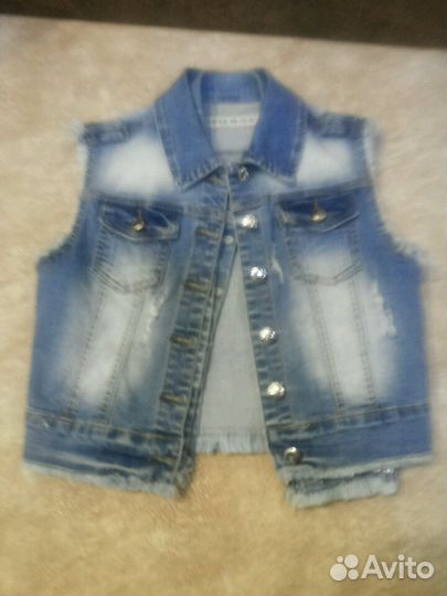 Джинсовая безрукавка,новая