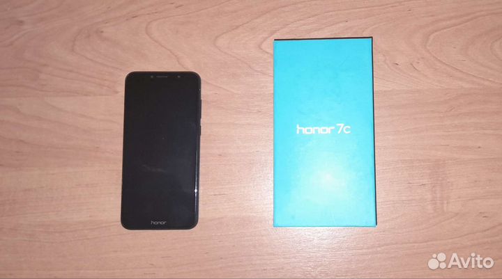 Телефон Honor 7с