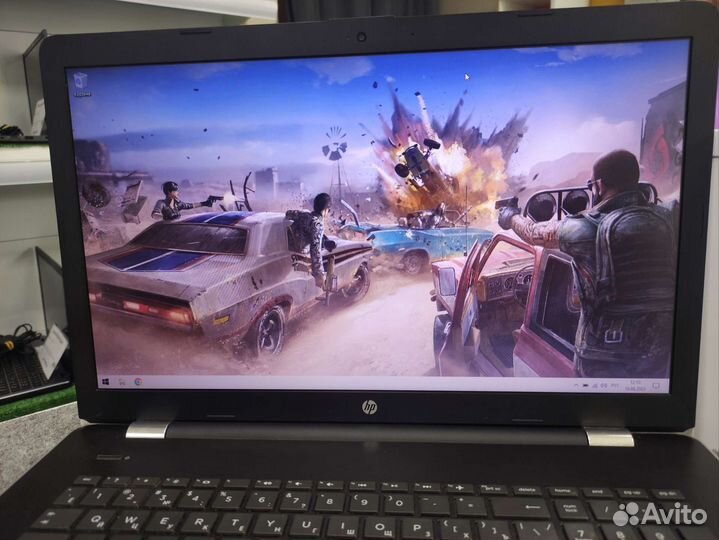 HP HD+ i3-6006U 8GB DDR4 Radeon R530 2GB