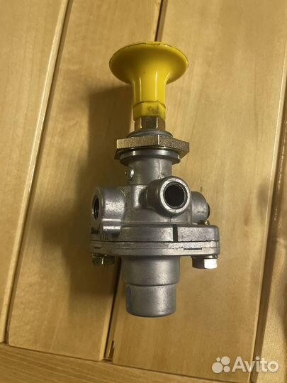 Кран ручного тормоза Daewoo,Hyundai HD на панели