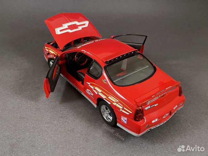 1/18 Chevrolet Monte Carlo 1999 (Sun Star)