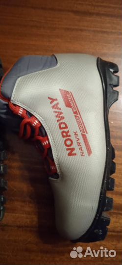 Лыжи беговые детские 140, ботинки, палки