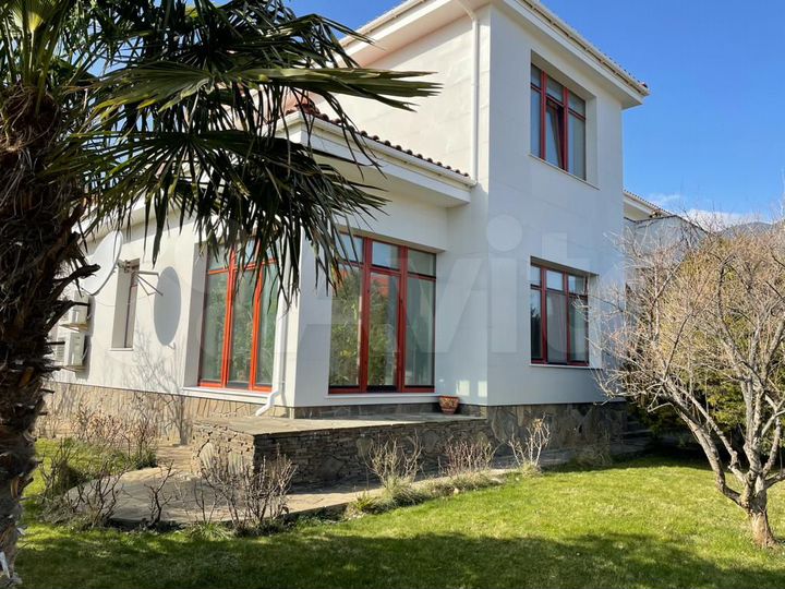 Дом 462,8 м² на участке 21 сот.