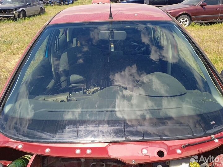 Стекло лобовое Пежо 206