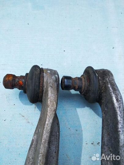 Рычаг передний верхний правый 8e0407506A