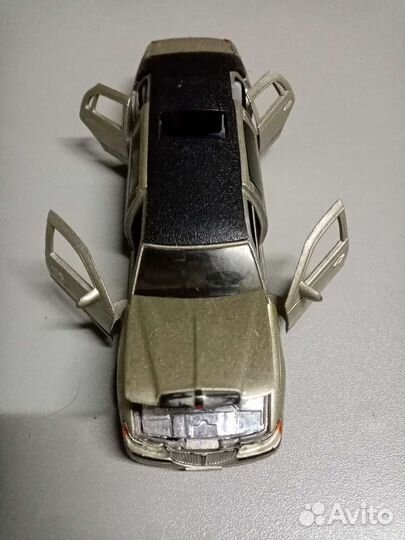Модель LincolnKinsmart 1999 Town Car Stretch 1/38