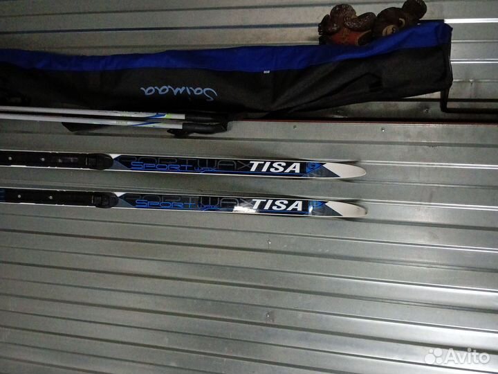 Комплект беговых лыж с палками в чехле