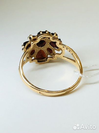 Золотое кольцо с гранатом