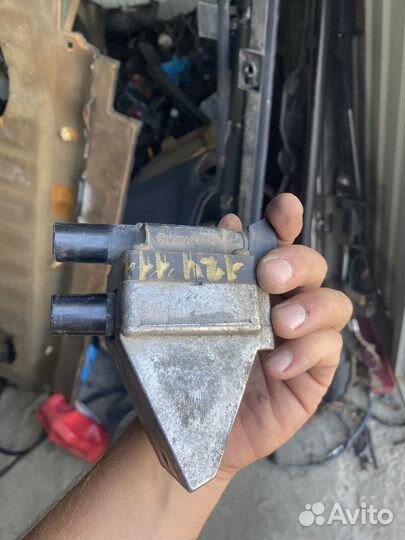 Мерседес W124 катушка зажигания R111 2.2