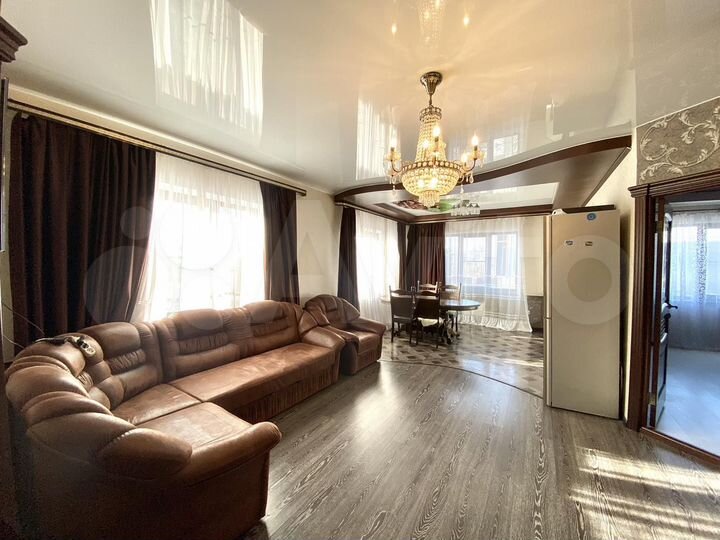 Коттедж 342 м² на участке 7 сот.