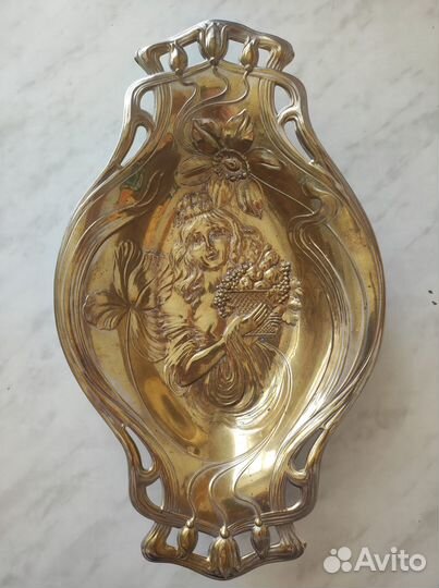 Ваза сухарница в стиле модерн